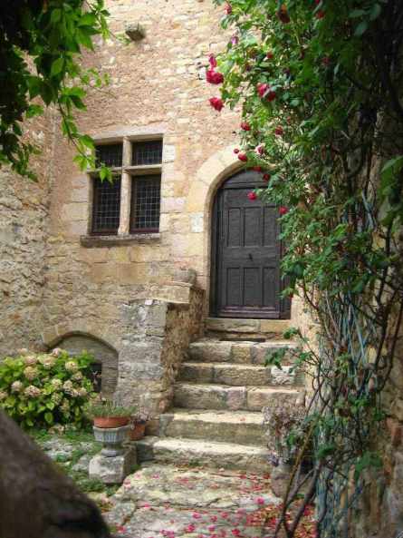 Bâtiment du village médiéval de Puycelsi